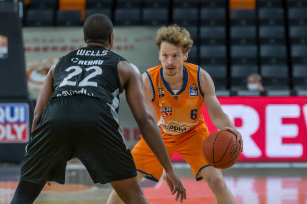 回到对的那 回到对的那